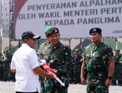 Panglima TNI Terima Alpalhankam dari Kementerian Pertahanan