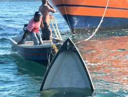 Bakamla RI Evakuasi 3 Nelayan Yang Tenggelam di Perairan Batam