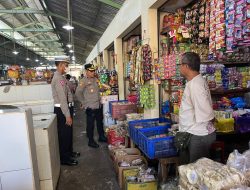 Kapolsek Mengwi Sambangi Pasar Tradisional, Serta Cek Kesetabilan Harga Bapokting