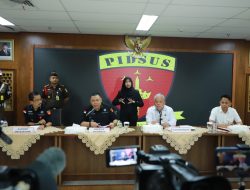 Tim Penyidik JAM PIDSUS Tetapkan 2 Orang Tersangka dalam Perkara Impor Gula Salah Satunya Eks Menteri Perdagangan Berinisal TTL   