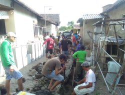 Pemdes Sukorejo Sedang Melaksanakan Proses Pembangunan Drainase 