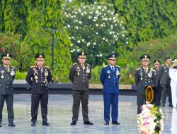 Panglima TNI Hadiri Upacara Peringatan Hari Pahlawan dan Tabur Bunga di TMPNU Kalibata