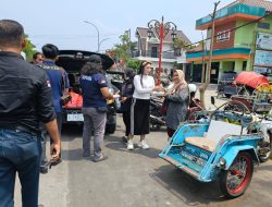 Jumat Berkah, LPK-YAPERMA DPC NGAWI Bersama Media Memoterkini dan Teman-teman Media Ngawi Bagi-bagi Paket Makan Siang Nasi Kotak