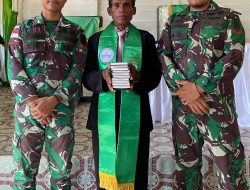 Satgas Pamtas Yonarmed 11 Kostrad Bagikan Alkitab dan Bacaan Rohani untuk Gereja GPIB di Sei Manggaris