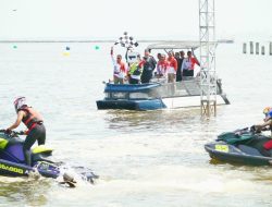 Panglima TNI Buka Kejuaraan Jetski Panglima TNI Cup 2024, Cetak Rekor MURI, Bagikan Sembako dan Tanam Pohon untuk Masyarakat Pulau Kelor