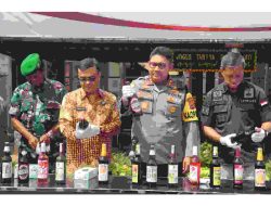 Ratusan Botol Miras Dimusnahkan Jelang Malam Tahun Baru 2025