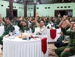 Panglima TNI dan Menhan RI Hadiri Malam Akrab Bersama Ribuan Prajurit di Papua