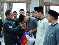 Panglima TNI Berikan Bantuan Sosial Kepada Anak-Anak Yatim Piatu di Bumi Marinir Cilandak