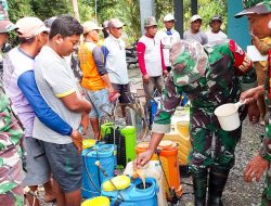 Dukung Ketahanan Pangan, Kelompok Tani Wotan, Babinsa Koramil Sumberrejo Bojonegoro dan Korluh gelar Gerdal Hama Padi