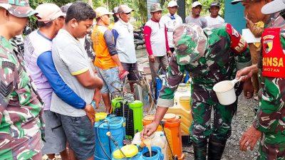 Dukung Ketahanan Pangan, Kelompok Tani Wotan, Babinsa Koramil Sumberrejo Bojonegoro dan Korluh gelar Gerdal Hama Padi
