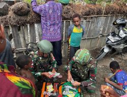 Satgas Yonif 715 Berikan Pelayanan Kesehatan Gratis