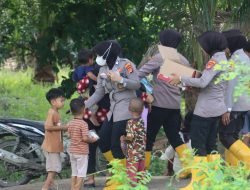 Polwan Lampung Selatan Berbagi Keceriaan dengan Anak-Anak di Pengungsian Banjir