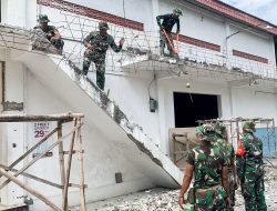 Gotong Royong bersama Warga, Babinsa Kanor Bojonegoro bantu Perenovasian Masjid Dusun Ager Ager