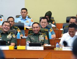 Panglima TNI Dampingi Wamenhan RI Ikuti Rapat Kerja dengan Komisi I DPR RI