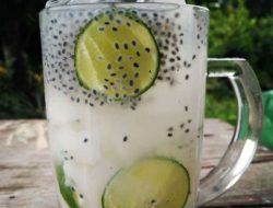 Segarkan Harimu dengan Meneguk Segelas Minuman Segar yang Terbuat dari Kelapa Muda