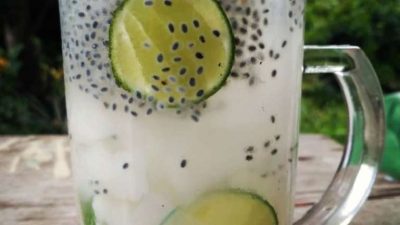 Segarkan Harimu dengan Meneguk Segelas Minuman Segar yang Terbuat dari Kelapa Muda
