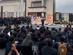 Ratusan Mahasiswa dan Warga Bojonegoro Gelar Aksi Tolak UU TNI dan RUU Polri
