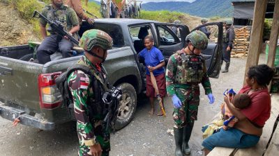 Sigap, Satgas Yonif 715/Mtl bantu evakuasi anak Papua ke RS