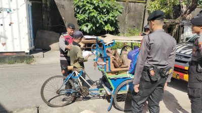 Ramadan Penuh Berkah, Polres Pelabuhan Makassar Tebarkan Senyum Lewat Bantuan Sembako
