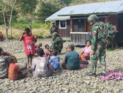 Jaga Kesehatan Warga Kampung Wuyuneri, Satgas Yonif 715/Mtl Proaktif Cek Kesehatan Kerumah-Rumah