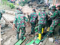 Ratusan Babinsa Kodim Bojonegoro kembali Dikerahkan ikuti Karya Bakti Lanjutan Pasca Banjir Bandang di Gondang