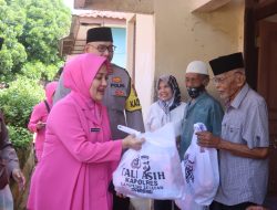 Polri Berbagi untuk Tukang Becak dan Lansia