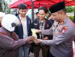 AKBP Restu Wijayanto S.I.K., Bersama Mahasiswa Tebarkan Takjil Untuk Masyarakat