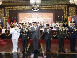 Panglima TNI Sematkan Bintang Yudha Dharma Utama Kepada Menhan RI