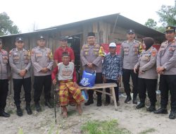 Kapolres Lampung Selatan Kunjungi Kakek Sokim, Lansia Sebatangkara di Rumah Tak Layak Huni