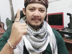 Raden Aktifis logika berfikir. pajak para pengusaha di kawasan Pantai Marina Boom Banyuwangi masih gelap