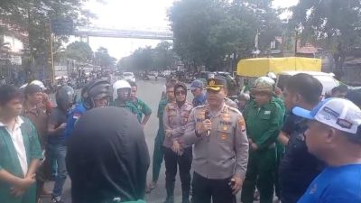 AKBP Restu Wijayanto S.I.K., Turun Langsung Pimpin Pengamanan Aksi Buruh Dengan Humanis