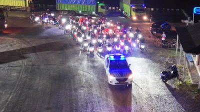 Polisi Kawal Pemudik dari Pelabuhan Wika Beton Sampai Perbatasan Bandar Lampung