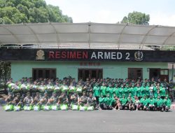Danmenarmed 2 Kostrad Serahkan Bingkisan THR dan Zakat Fitrah Secara Simbolis