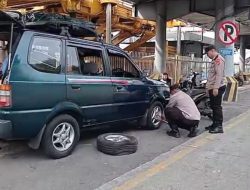 Beragam Cara Kepolisian Bantu Pemudik di Pelabuhan Bakauheni