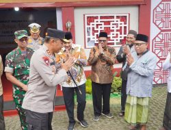 Kapolda Jatim Tinjau Pos Pelayanan Ops Ketupat Semeru 2025 di Masjid Cheng Hoo Pandaan