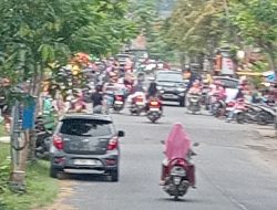 Jelang Berbuka, Jalan Poros Malo Berubah Jadi Surga Kuliner Ramadan