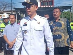 Bupati Lampung Selatan, Egi Pastikan Jalan Rusak Samping Mall Pelayanan Publik Segera di Bangun