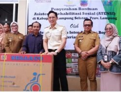 Bupati Lampung Selatan Radityo Egi Pratama, Salurkan Bantuan Atensi Kemensos RI