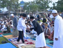 Danlanud Sultan Hasanuddin Melaksanakan Sholat Idul Fitri Bersama Prajurit dan Masyarakat Maros