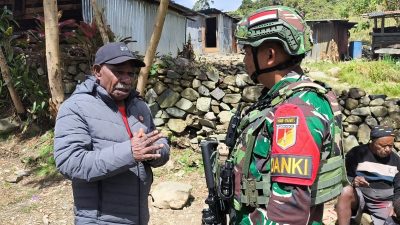 Satgas TNI Berbagi Berkat, Komsos Serta Memaksimalkan Pelayanan Kesehatan Kepada Masyarakat Puncak Jaya
