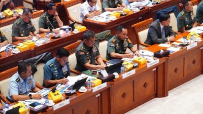 Dorong Kesejahteraan Prajurit, Menhan dan Panglima TNI Hadiri Rapat Kerja Bersama Komisi I DPR RI