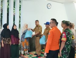 Pemkab Lamsel Salurkan Bantuan Sembako untuk Warga Terdampak Banjir di Palembapang