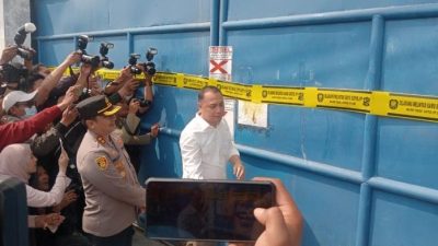 Pemkot Surabaya Resmi Segel Gudang CV. Sentosa Seal di Margomulyo