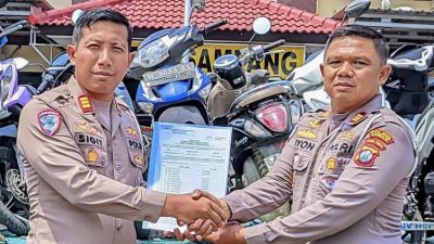 Satlantas Polres Sampang Menerima Pelimpahan Barang Bukti Sepeda Motor dari Satlantas Polres Bangkalan