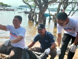 Peduli Lingkungan Hidup, PT ASDP Bakauheni Gelar Ocean Clean Up Day di Pantai Mangrove
