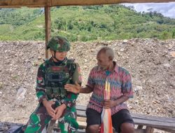 Menyentuh Hati Melalui Tenaga Kesehatan, Satgas Yonif 715/Mtl Terus Tunjukkan Kepedulian Kepada Masyarakat