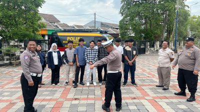 Satlantas dan Sat Binmas Polres Gresik Gelar Edukasi Keselamatan Berlalu Lintas dan Bahaya Kenakalan Remaja di Pondok Pesantren At-Tanwir SMA Muhammadiyah 10 Gresik
