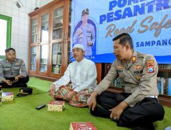 Satlantas Polres Sampang Gelar “Police Goes to Pesantren” di Ponpes Al-Haromaen: Sosialisasi Tertib Lalu Lintas Demi Keselamatan Pengendara