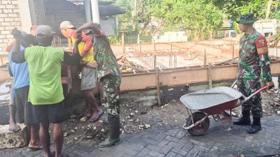 Bersama Warga Margoagung, TNI Koramil Sumberrejo Bojonegoro Cor Pondasi Musholla