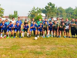 Perkuat Sinergitas, Babinsa Kepohbaru Bojonegoro Olahraga Bersama Perangkat Desa